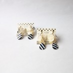 ストライプシェルビジュー　ピアス／イヤリング