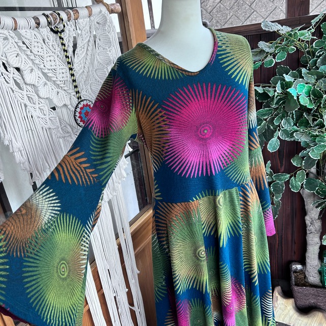 サイケ柄あったかワンピース