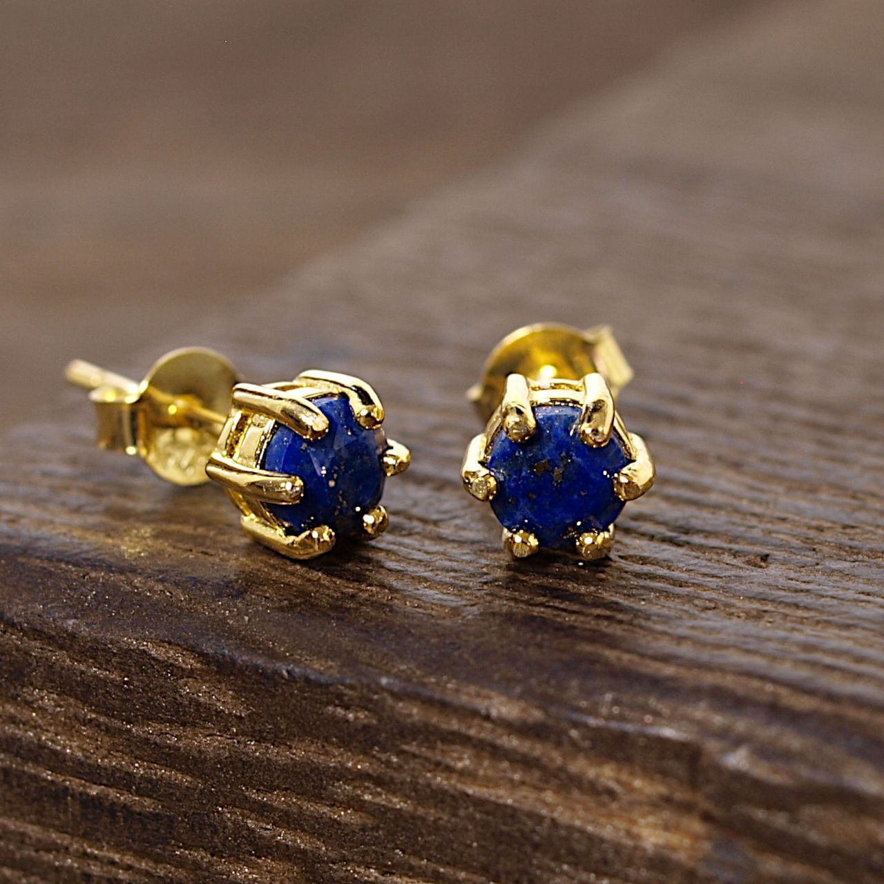 【限定】ラピスラズリ爪留めスタッドピアス(K18GP)