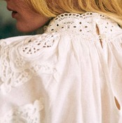 立体レース刺繍透かしレースランタン袖レトロシャツ