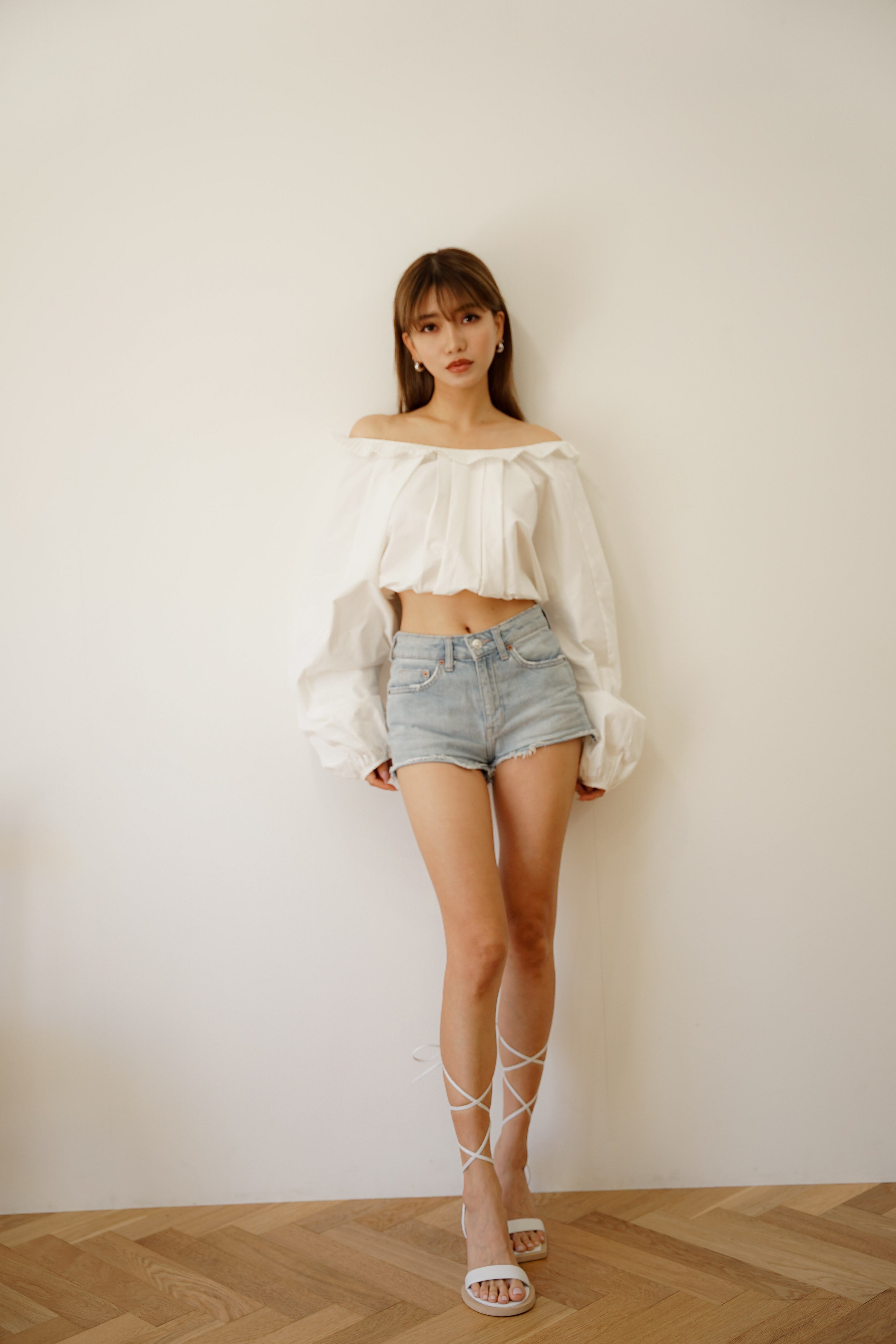 バックオープン フリルブラウス