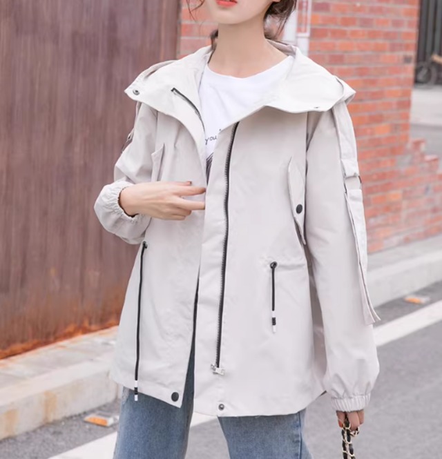ウインドブレーカー レディース ジャケット アウター 上着 マウンテンジャケット 丈長 長袖 襟なし フード ファスナー 前開き シンプル カジュアル おしゃれ かっこいい メンズライク マニッシュ ボーイッシュ スポーティー 存在感 アクティブ 無地 春 秋 お出かけ アウトドア キャンプ 旅行 公園 休日 ガーデン ツーリング 重ね着 プチプラ 普段使い 着回し インスタ映え 定番 S M L XL 2XL 小さいサイズ 大きいサイズ ブラック ダークグレー オフホワイト ベーシックカラー 大人カラー