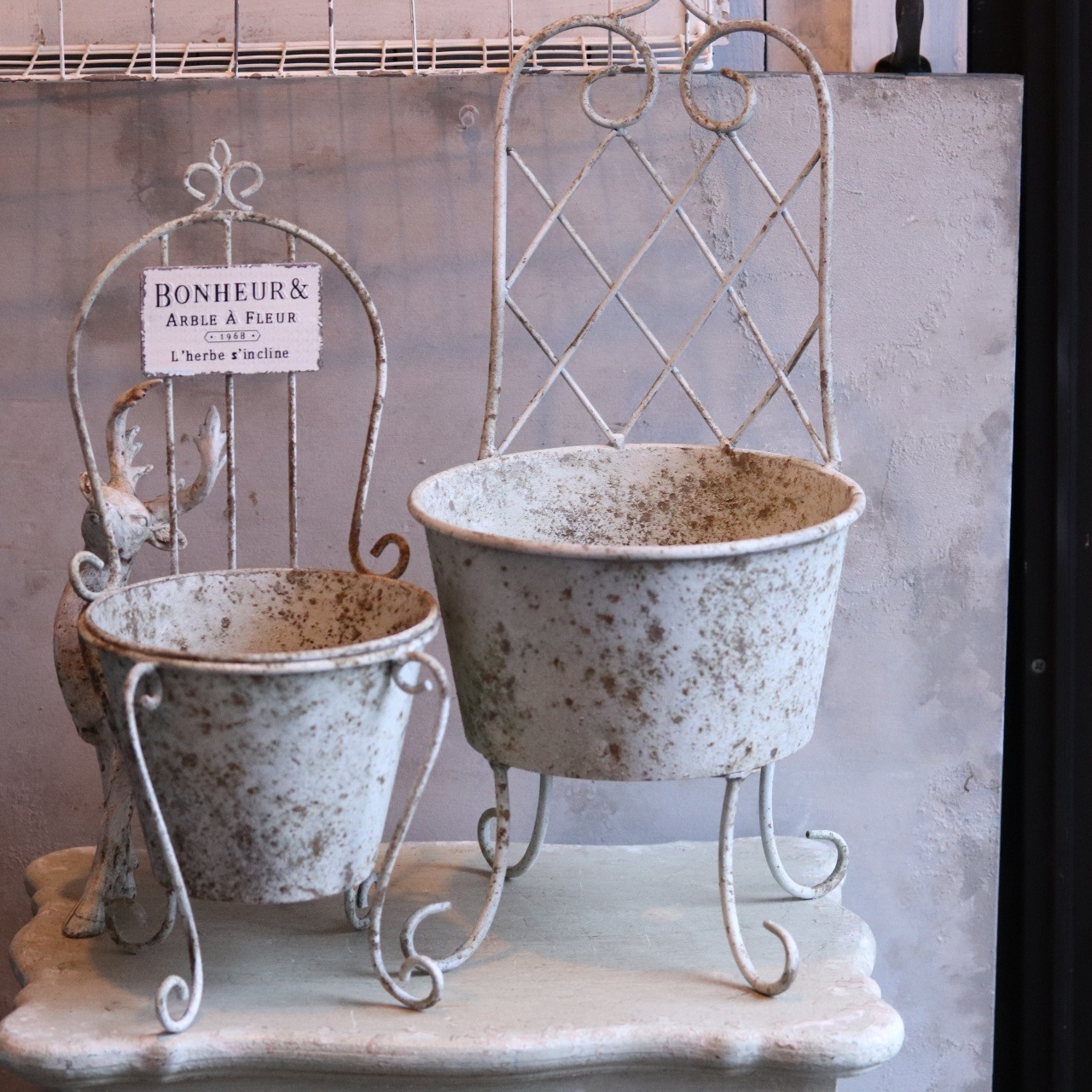 mondimanche 植木鉢　ボヌールチェアポットSW｜シャビーシック　玄関の模様替えにオススメ　UF671