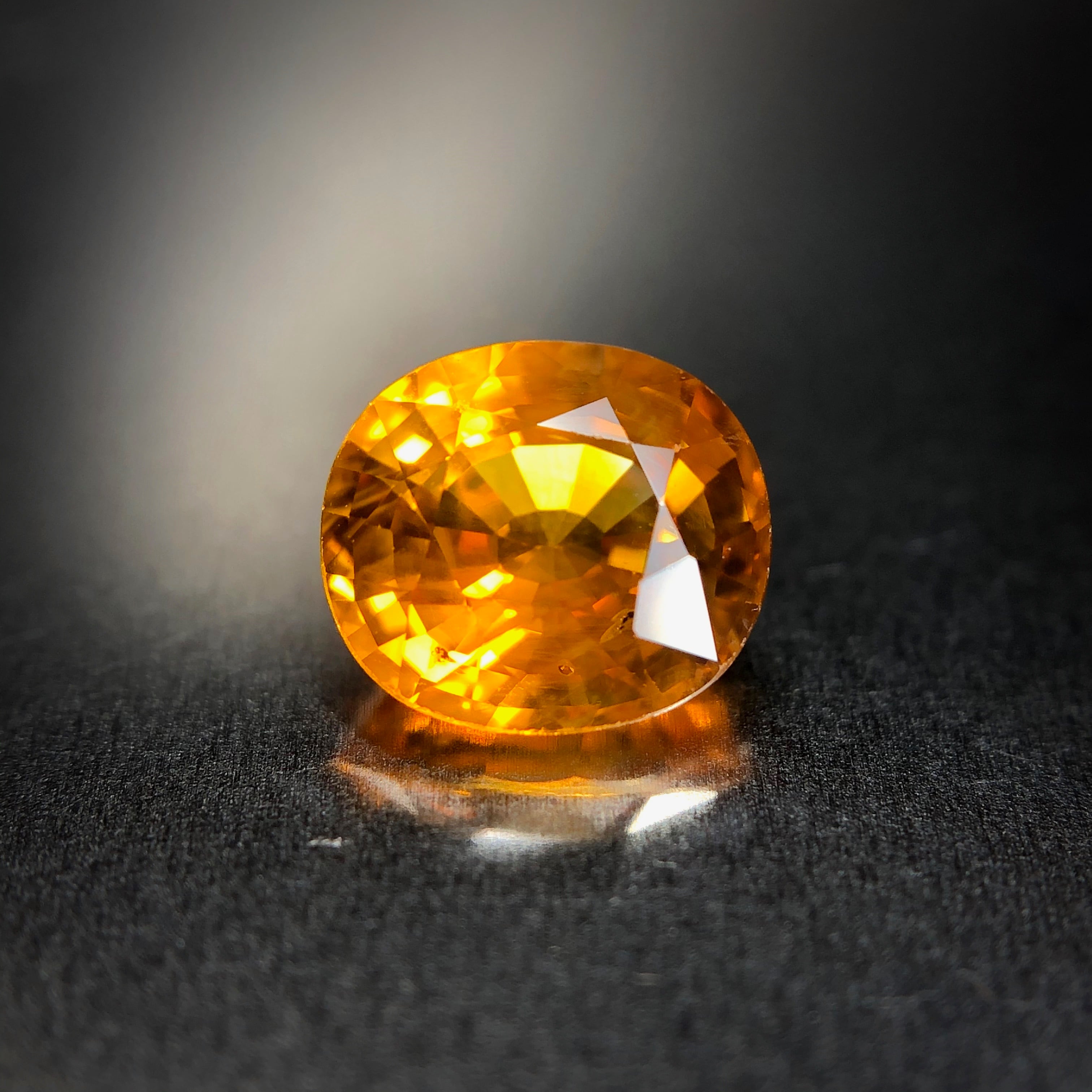 燦々と煌めく太陽のような宝石 1ct 天然 ゴールデンサファイア | Frederick’s Gems&Jewelry powered by BASE
