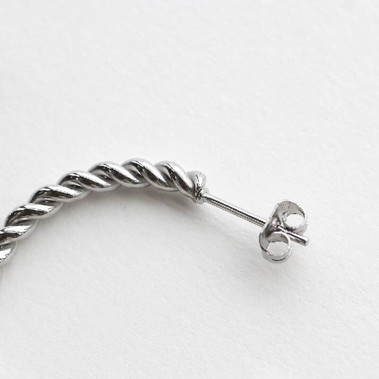 【ネコポス便】金属アレルギー対応 ツイストフープピアス R 1814