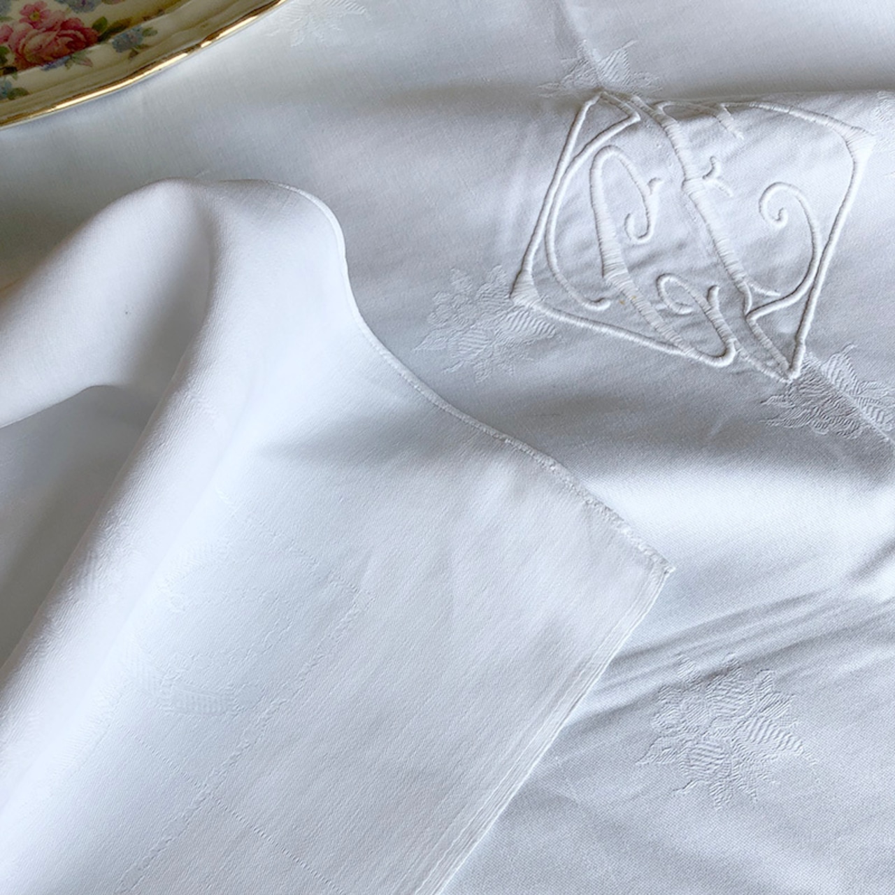 テーブルクロス 大判フレンチリネン モノグラム刺繍入り