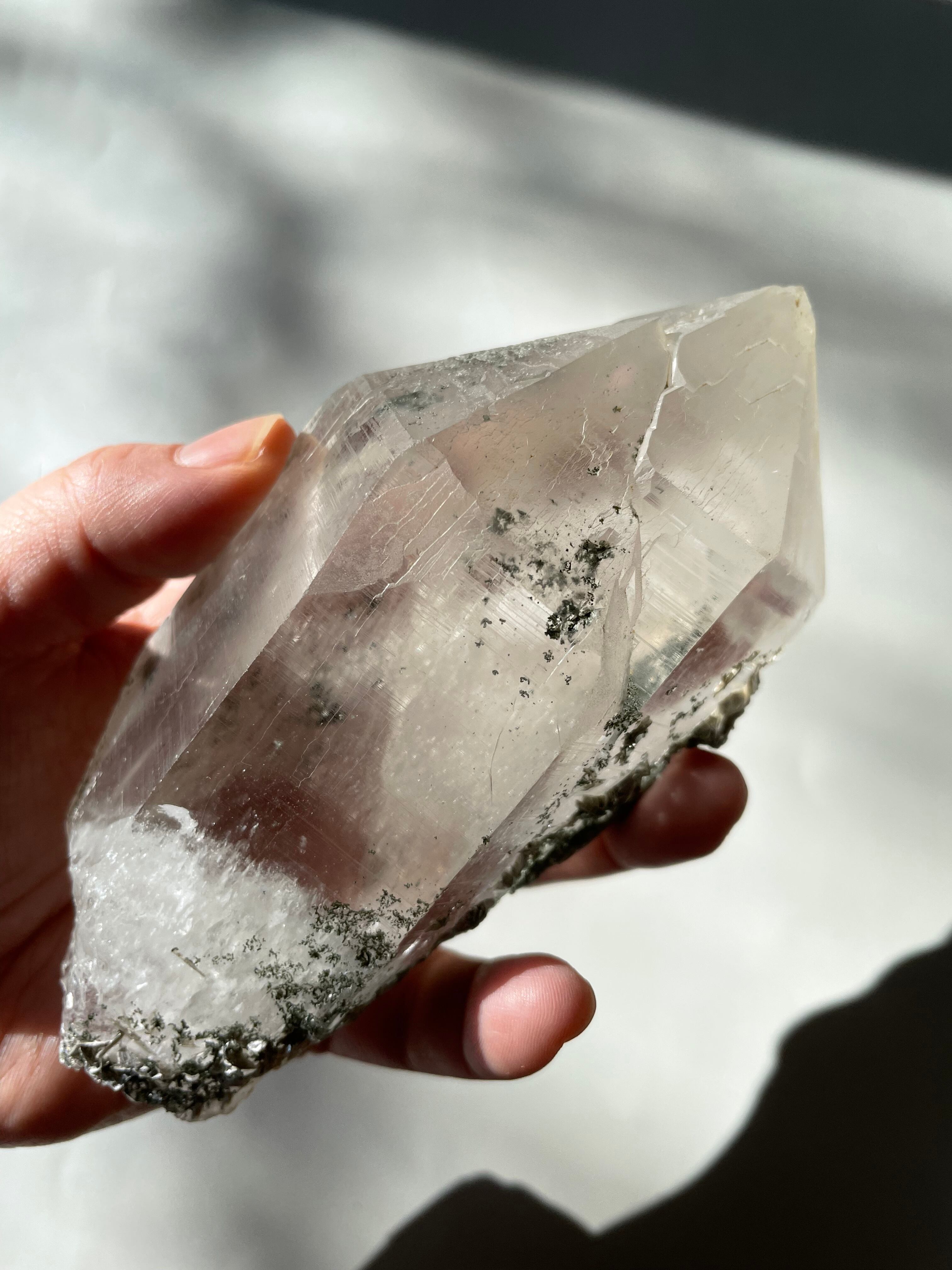 パキスタン　ギルギット　スカルドゥ産　ヒマラヤ水晶　マイカ　アイスクォーツ　クローライト　虹　