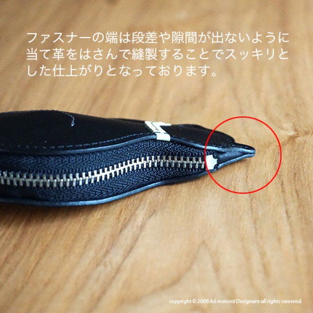 お座りする子猫のコインケース・ブラック×ピスタチオ