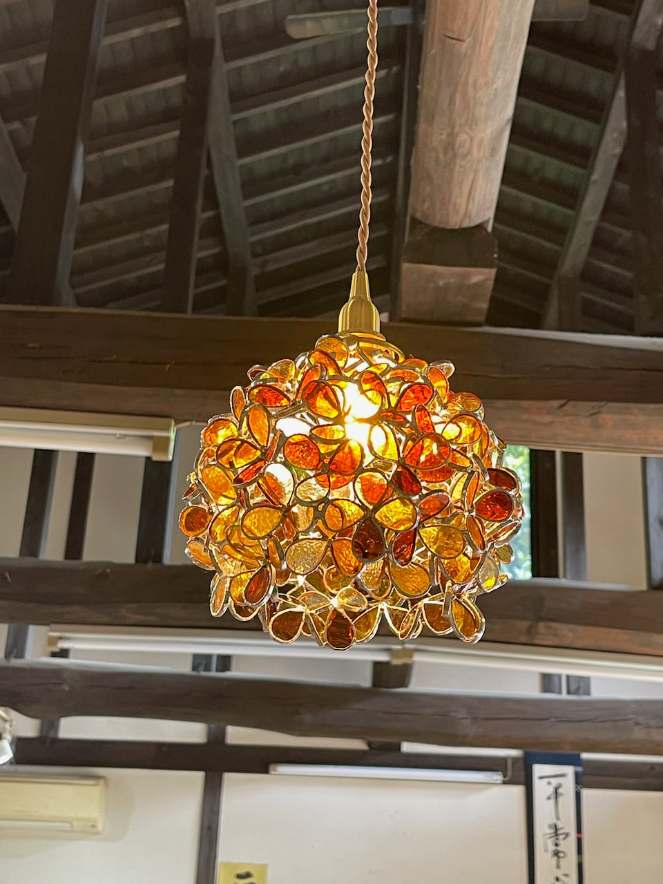 モチーフランプ・ゴージャスアンバー（ステンドグラスの吊りランプ）（ペンダントライト）