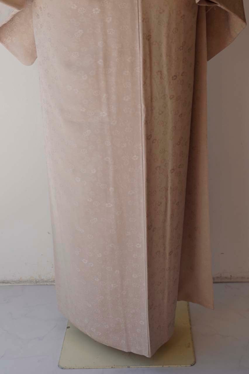 袷】灰梅地 桜地紋 色無地 | 大山キモノ・ちぇらうなぼるた