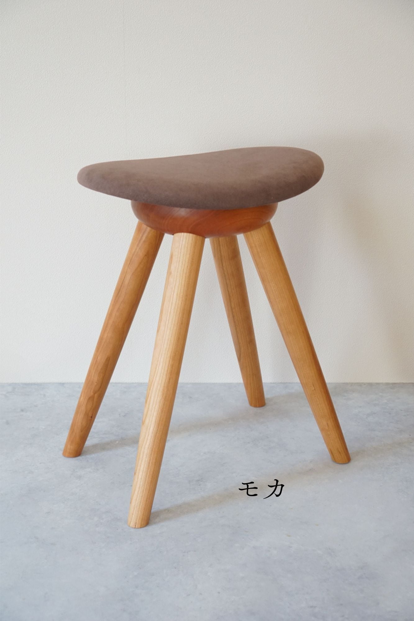 ふくよかなスツール | 木工ふくよか