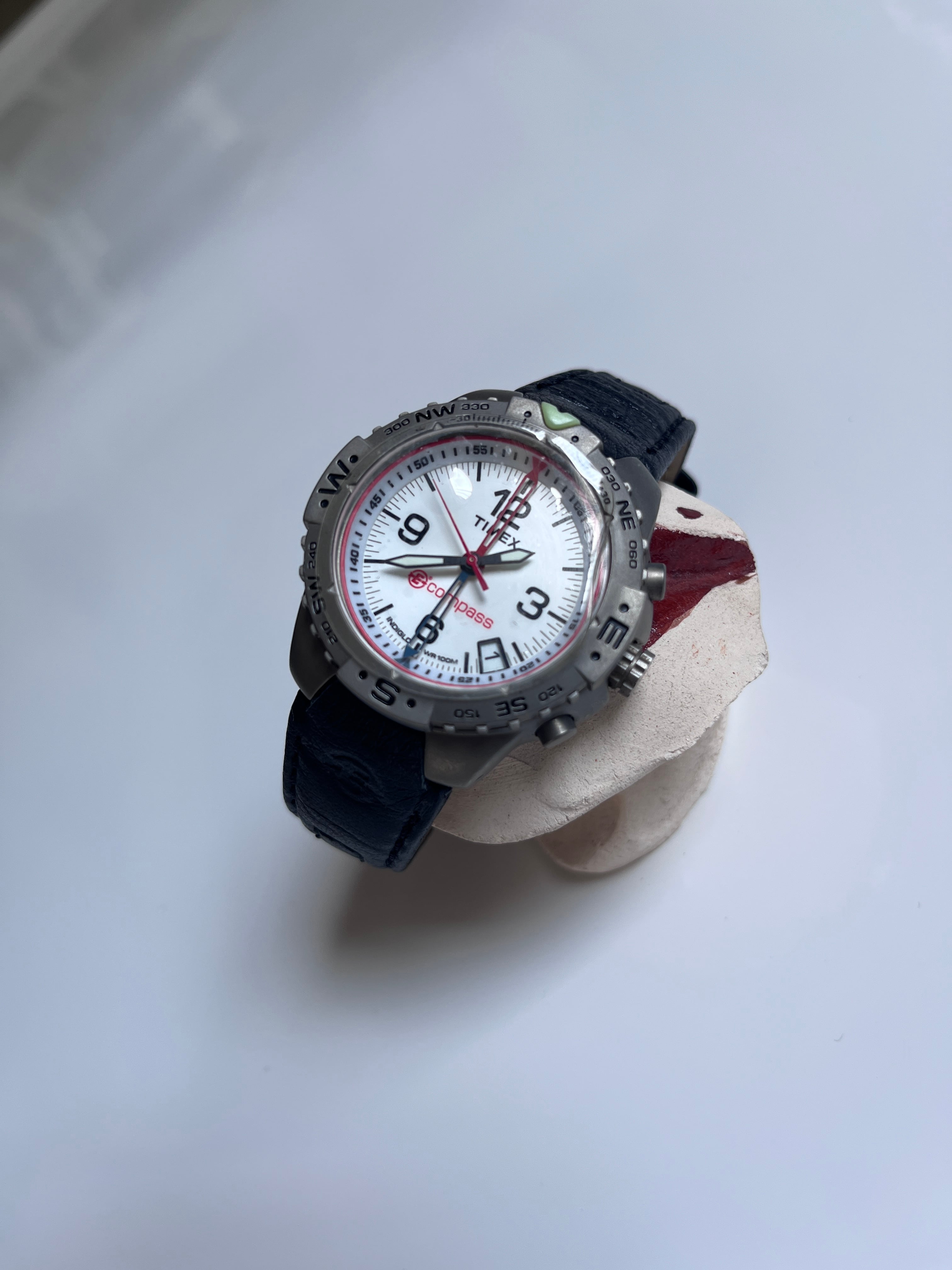 タイメックス TIMEX Expedition E Compass クオーツ 腕時計|ホワイト×ブラック×レッド メンズ|古着 10気圧防水