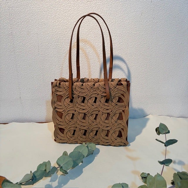 B.stuff 「リアン」スクエアハンドバッグ クミン