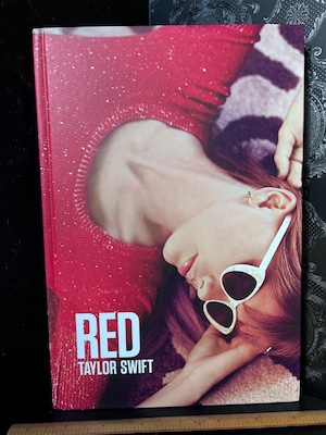 洋書　RED  TAYLER SWIFT  テイラー・スイフト 大判写真集