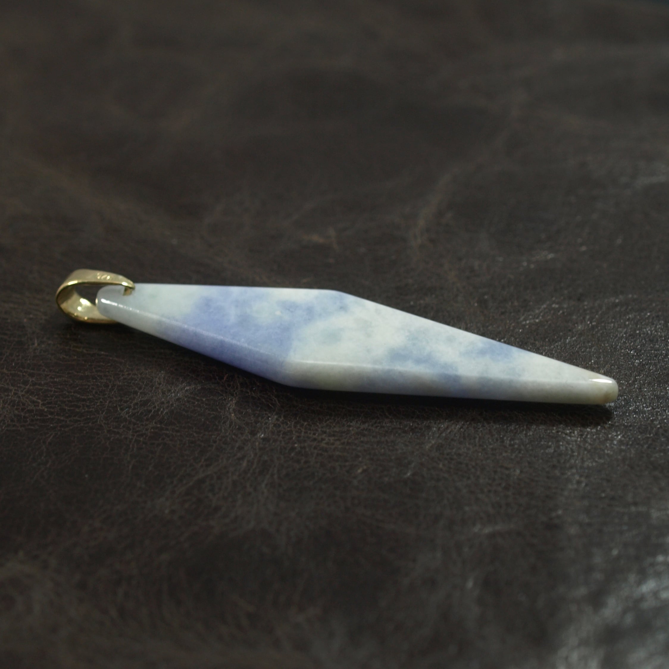 糸魚川翡翠 ラベンダー翡翠 菱形ペンダントトップ 3.0g Itoigawa