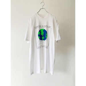 90's earth print T-shirt