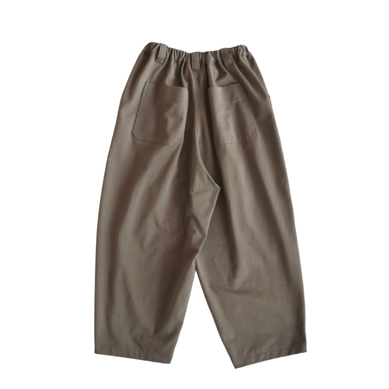 9月下旬までにお届け】nancoi nancoi 2 tuck tapered loose fit pants