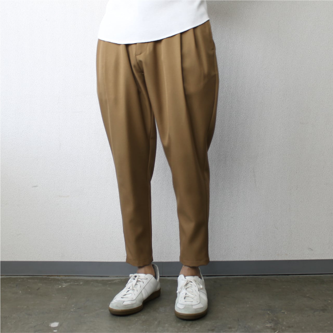 再入荷 LiSS テーパードクロップドパンツ beige LiS-804651 | LiSS