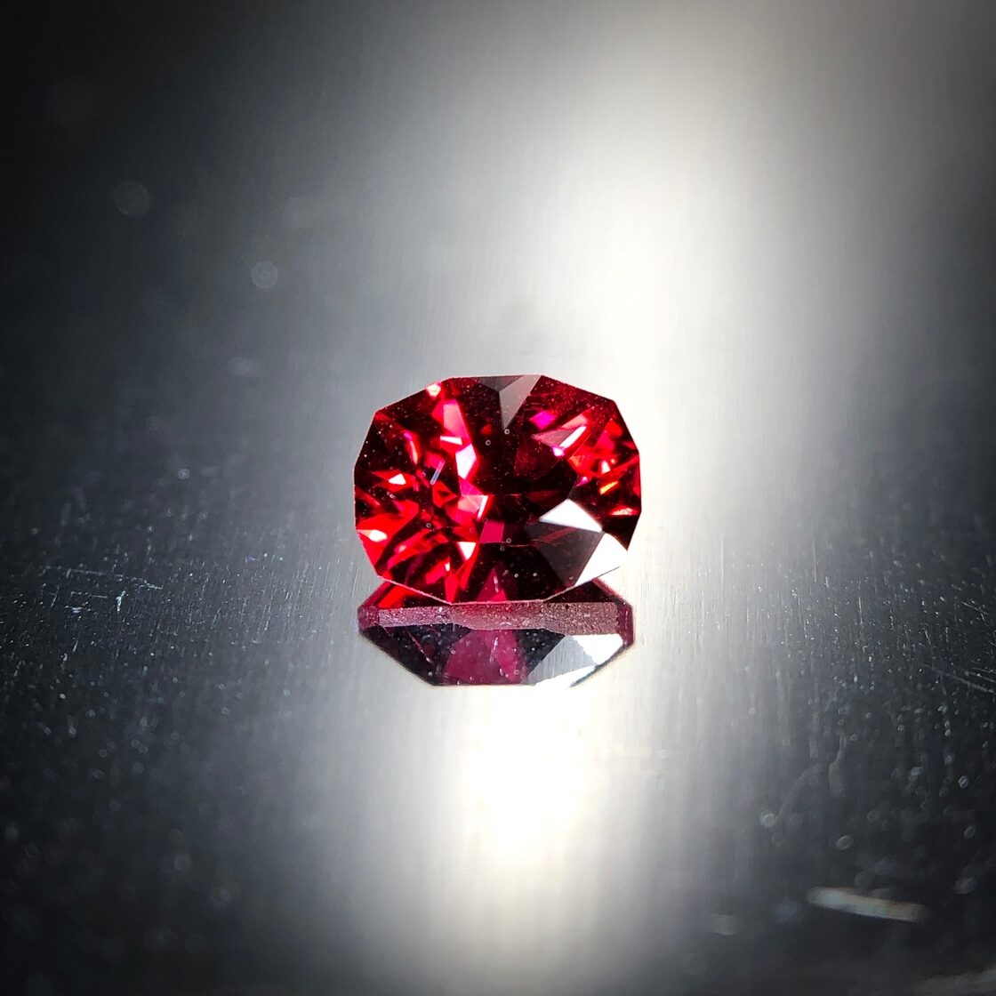 Original Cut】緋色に輝く唯一無二の宝石 0.29ct ミャンマー産 天然 