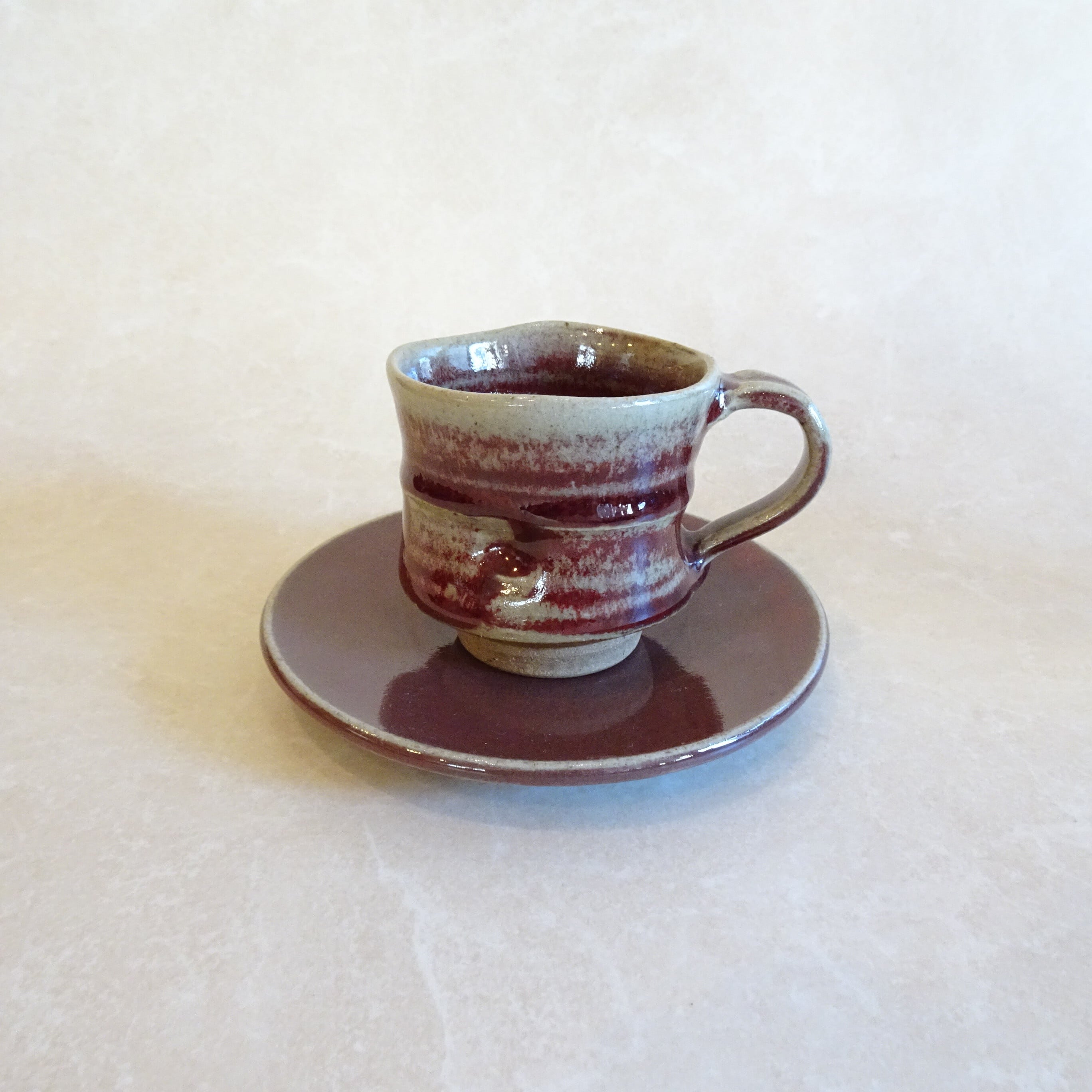 えんじ色の益子焼カップ&ソーサー②