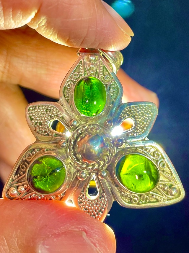 4) 究極のジュエリー・プラキ「グリーン・エンペラー」シルバー・アートPT