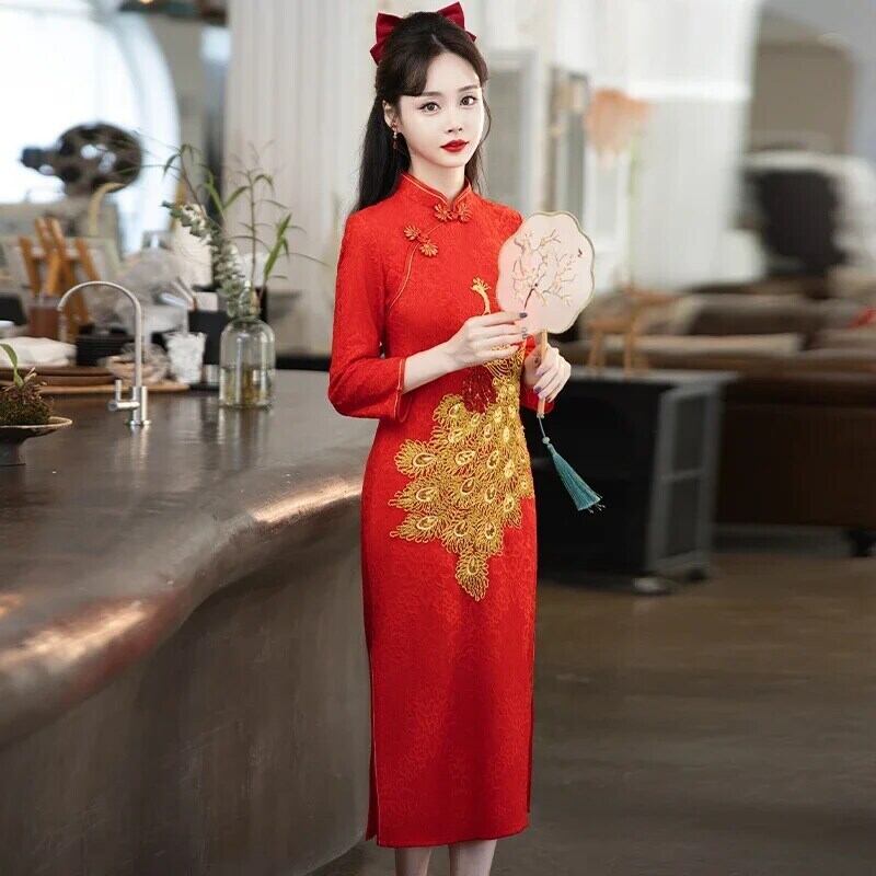 中国風絶妙フェニックス刺繍改良されたチャイナドレス赤スタンド 中国風絶妙フェニックス刺繍改良されたチャイナドレス赤スタンド