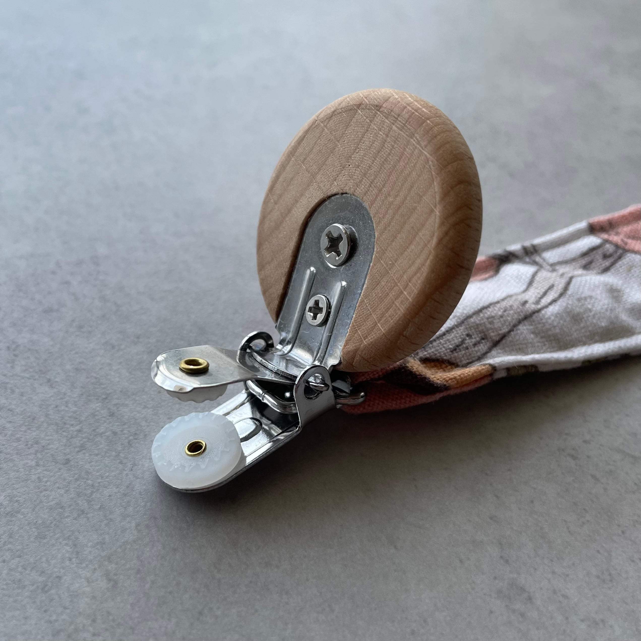 歯固めホルダー | 3.LIETO | スリーリエート・スカーフみたいなスタイ