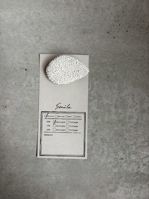 装身具「SmiLe」 №11 antiquebeadsブローチ・花びら