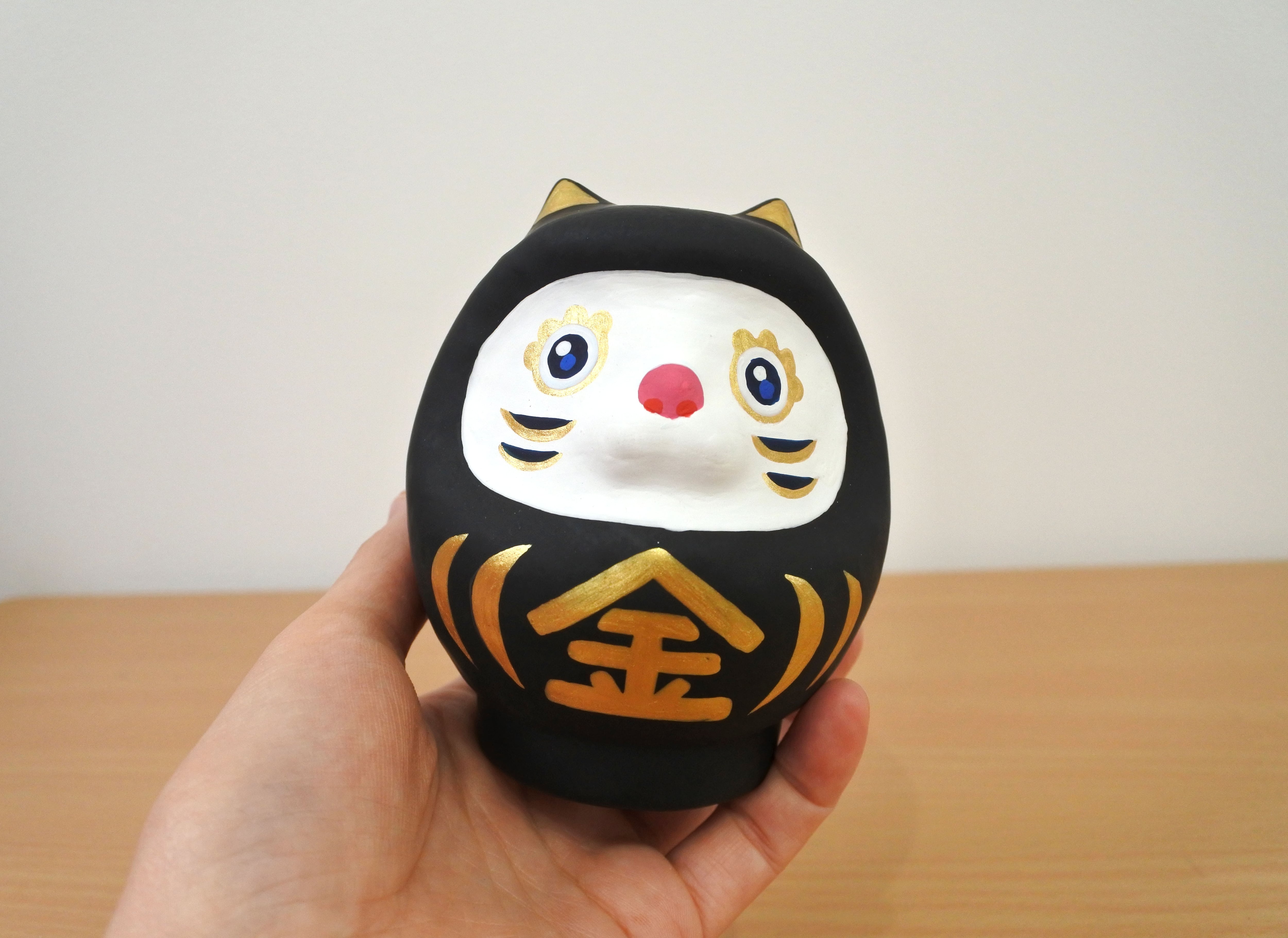 開運だるま 開運ねこだるま 黒金 | ai sayama