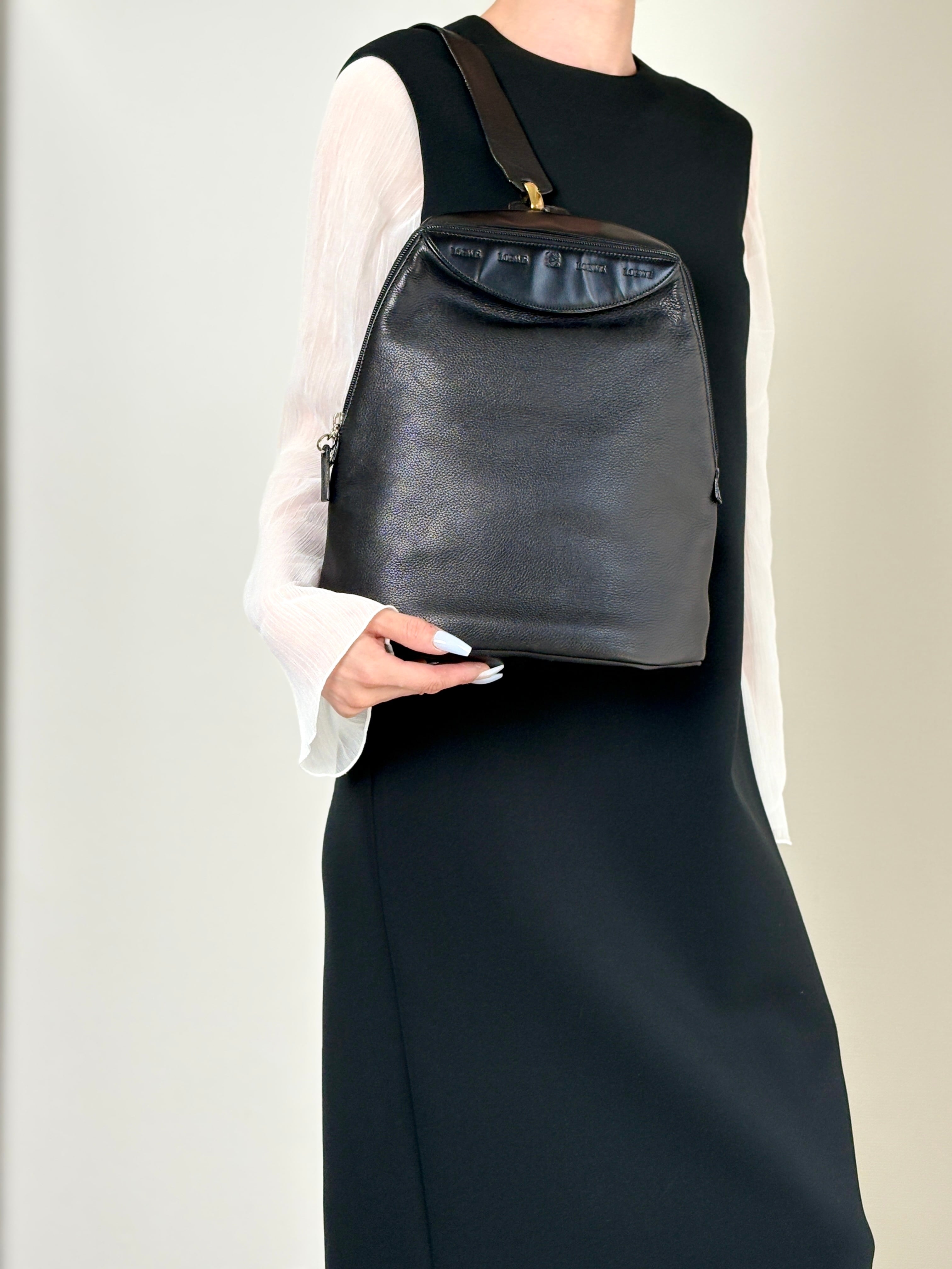 LOEWE ロエベ ショルダーバッグ ブラック アナグラム 型押し レザー