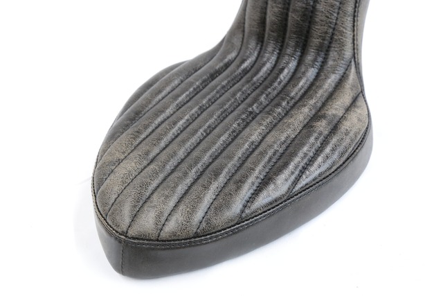 【抽選販売】クラックレザー : スタンダード コブラシート［縦タック&ロール]　(CSC03)