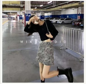 ゼブラ柄ミニタイトスカート