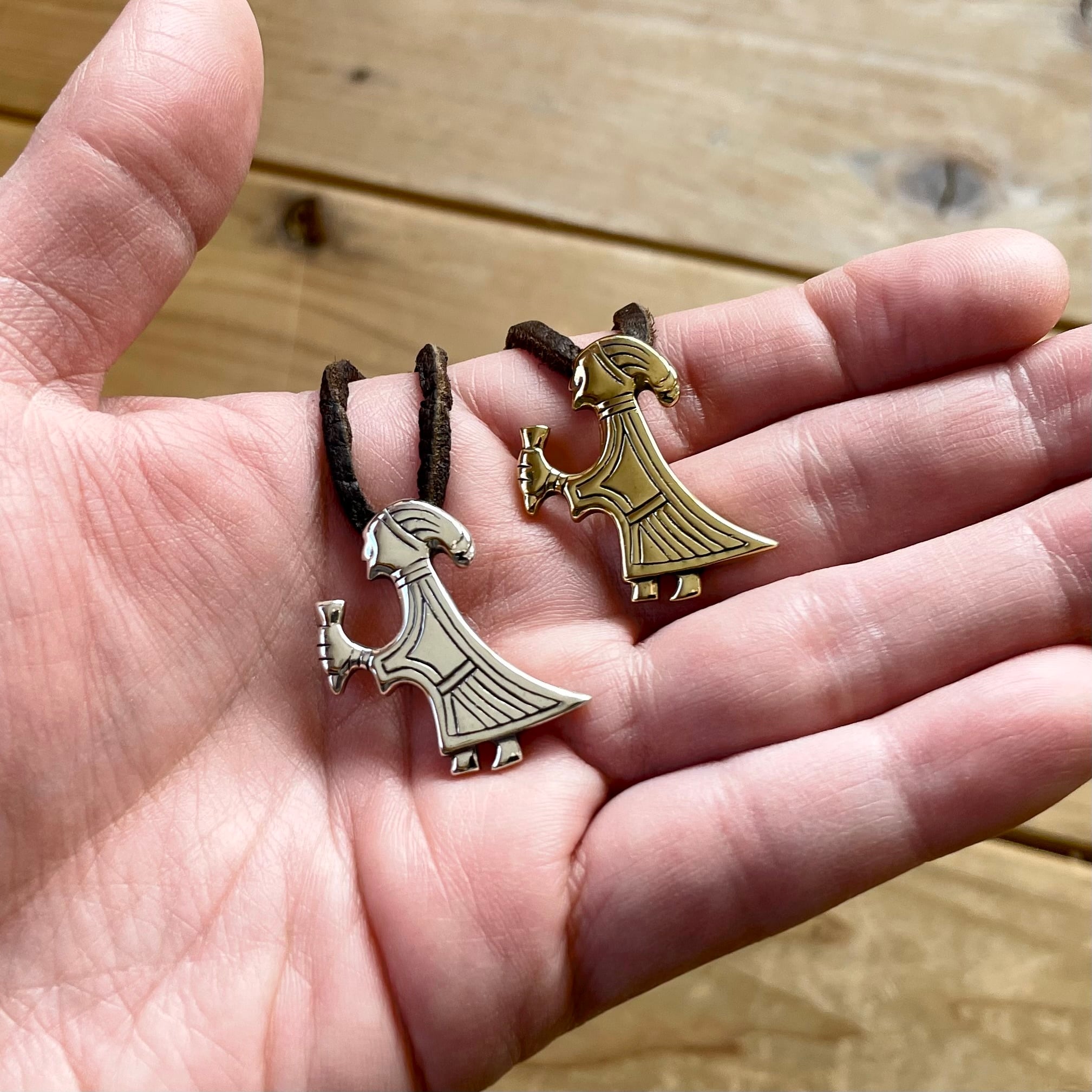 ヴァイキング ワルキュリエ ペンダント［シルバー925］鹿革紐付