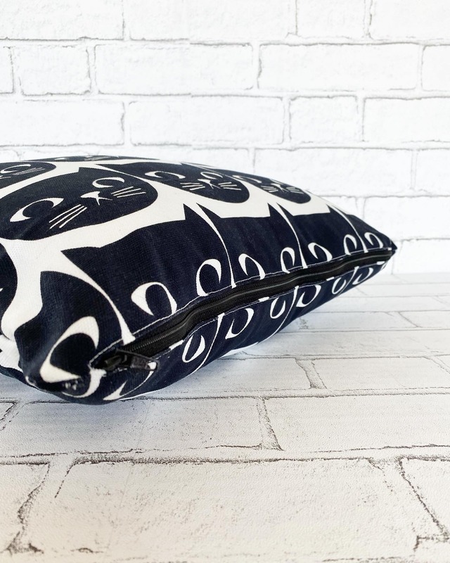 黒猫クッションカバー