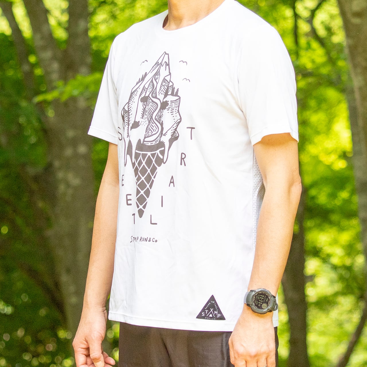 STAMP GRAPHIC RUN TEE (Sweet Trail) | STAMP Run&Co