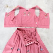 フォークダンス 衣装上下セット ピンク系 AURORA ベスト スカート 刺繍 花 花柄 カラフル 赤 青 緑 黄 淡い かわいい チロリアン チロルスカート カントリー トップス ダンス衣装 イベント レッスン レッド系 ブルー系 グリーン系 イエロー系