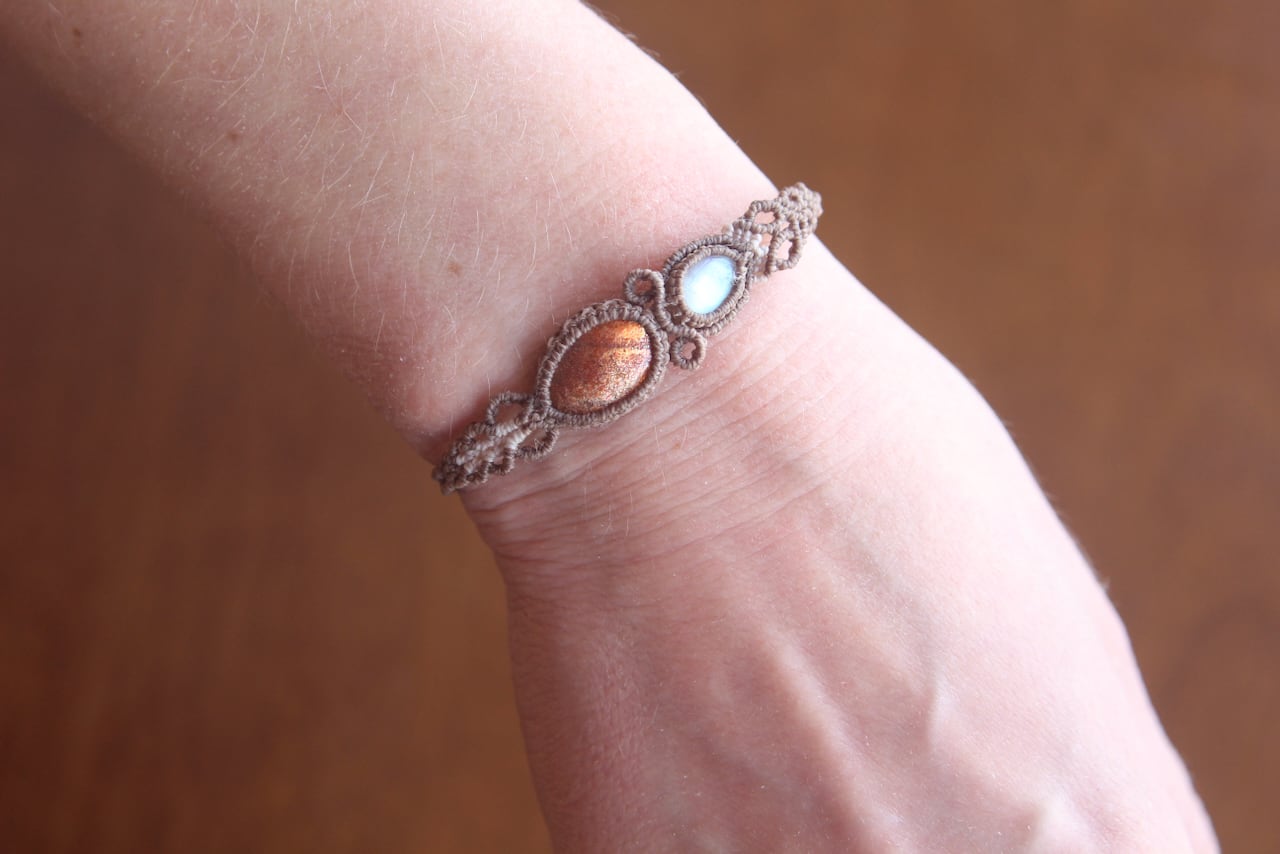 Sunstone & Rainbow moonstone micro macrame pendant