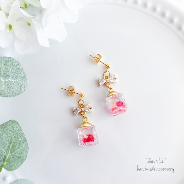 香水瓶リボンピンクハーバリウムピアス/イヤリング