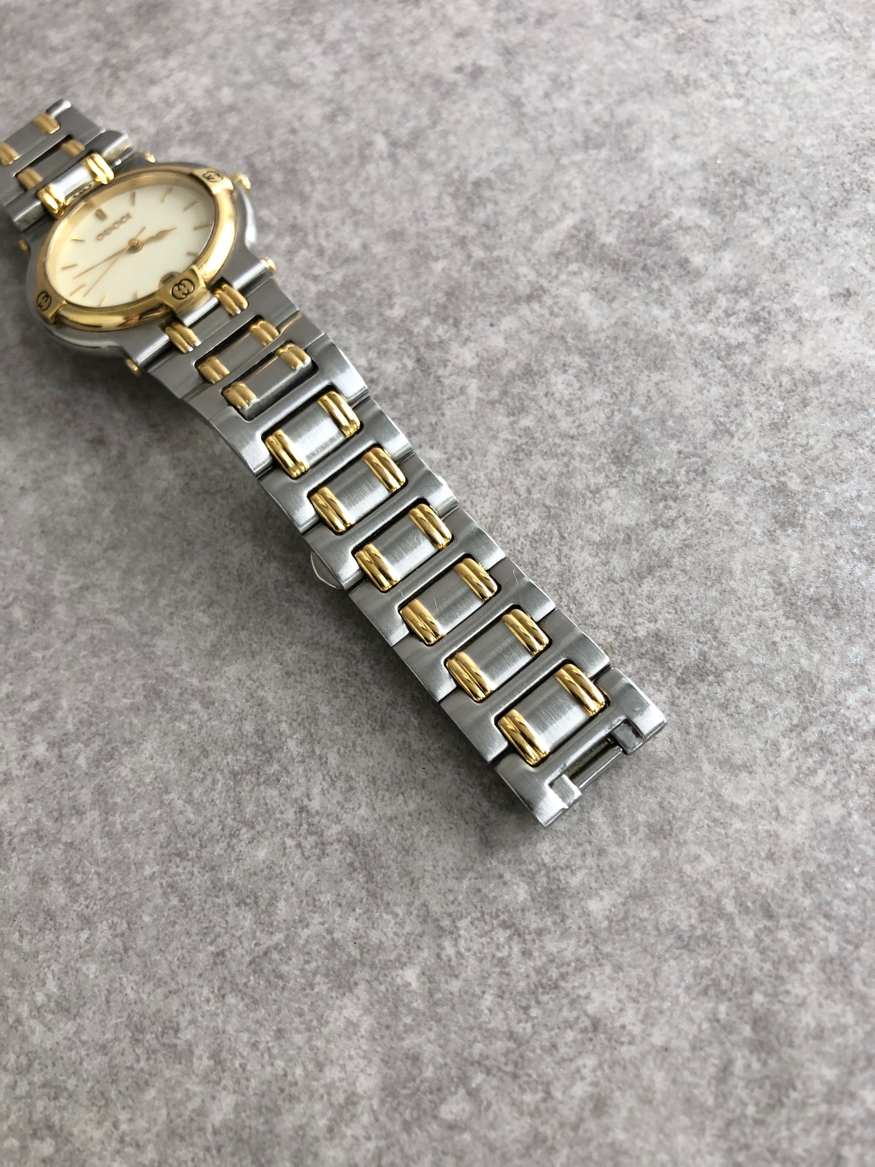 GUCCI グッチ 腕時計 シルバー×ゴールド ロゴ ステンレススチール
