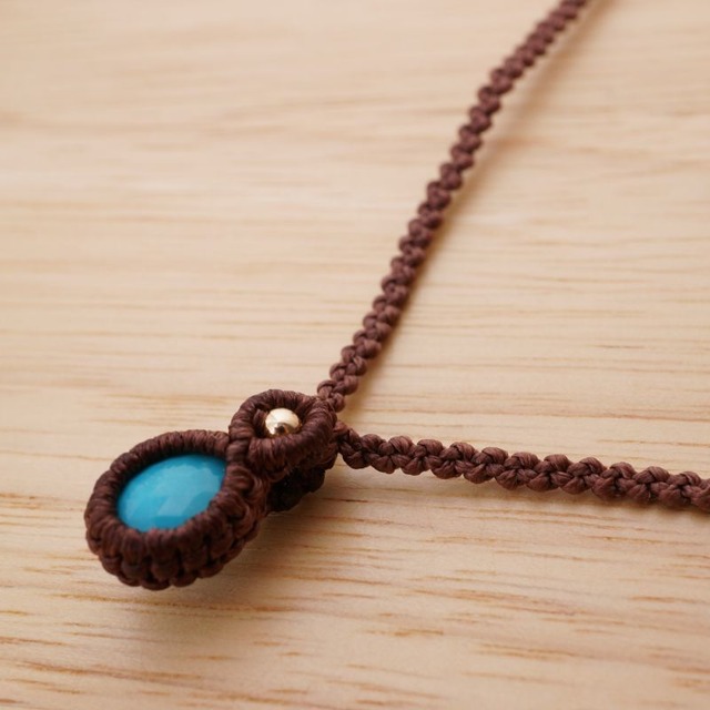 アリゾナ産スリーピングビューティーターコイズのシンプルマクラメネックレス（トルコ石）金属フリー