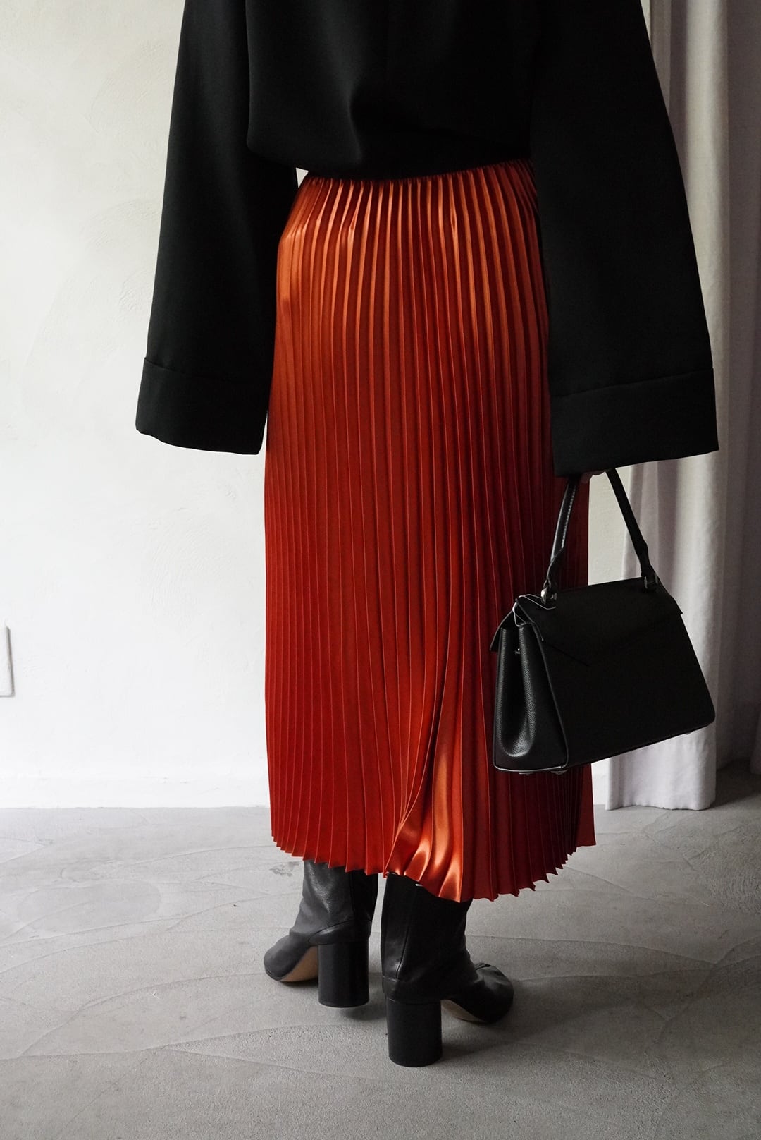 08sircus / Glossy satin pleated skirt | LA VILLA ROUGE