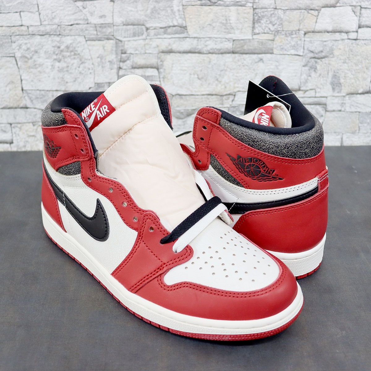 未使用 27cm NIKE AIR JORDAN 1 HIGH OG値下げは難しいでしょうか