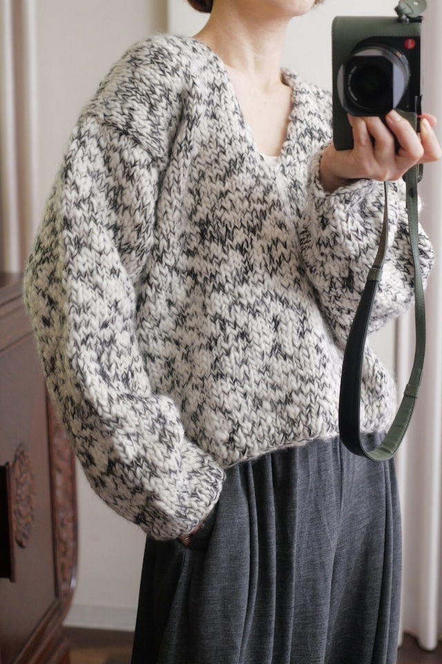hand v neck knit mix
