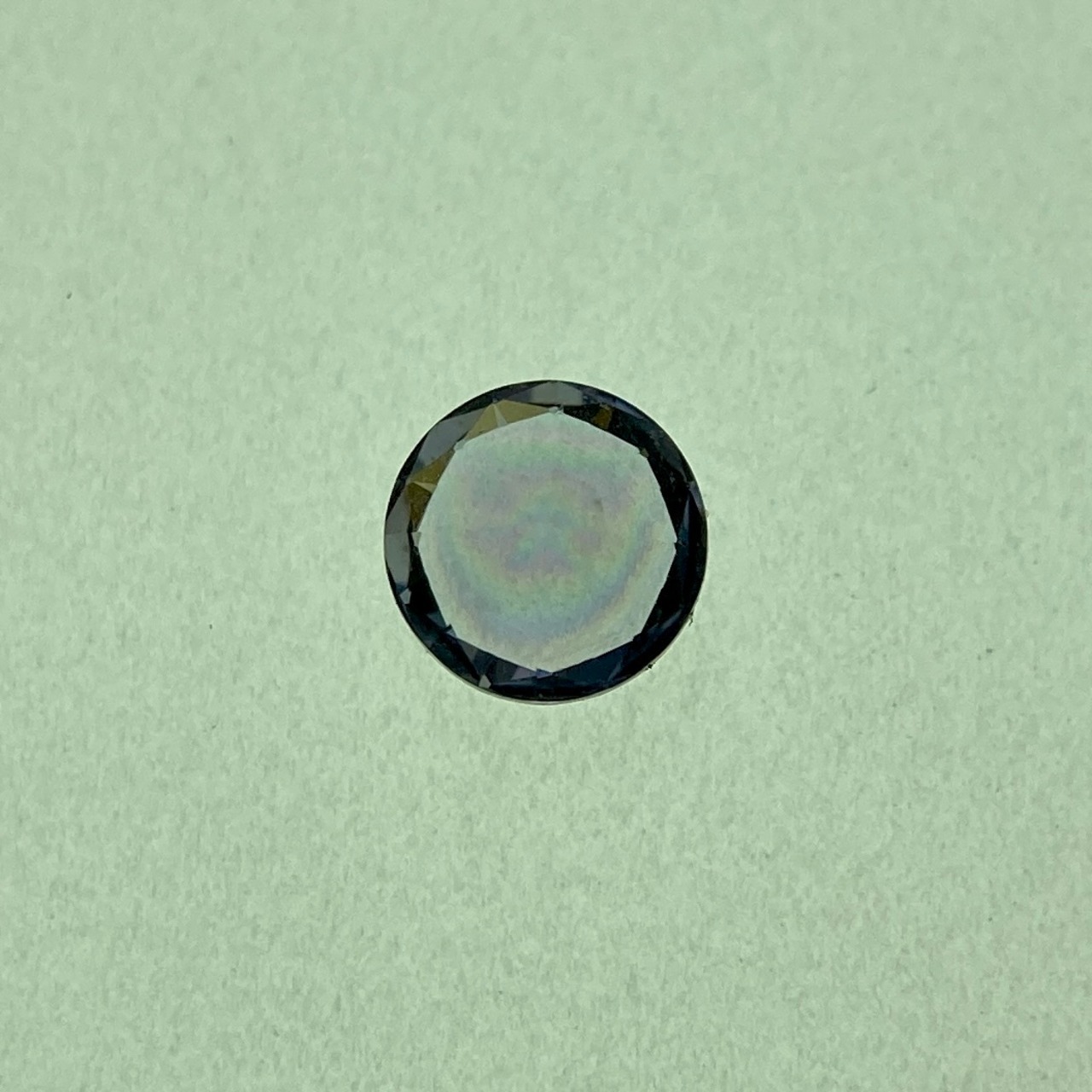 丸いスピネル  約3.3mm r-0469