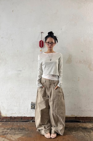 ユニセックス日本未発売Curve Eyelet Studs PT／beige