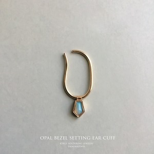 OPAL BEZEL SETTING EAR CUFF