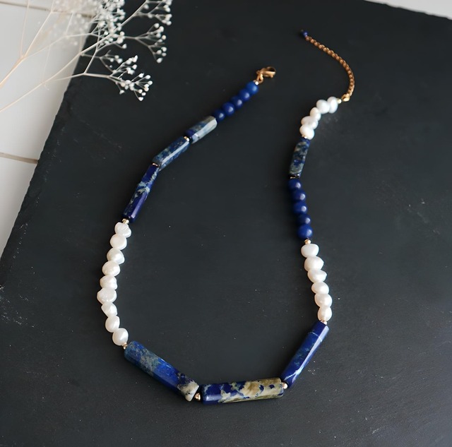 ラピスラズリと淡水パールのネックレス　金アレ対応　淡水真珠