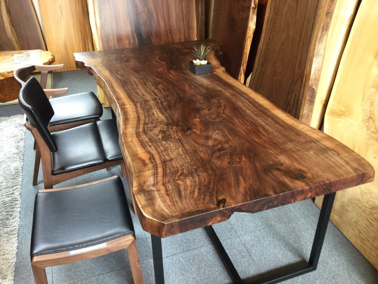 パドック 一枚板 最高級 物々しい ダイニングテーブル 