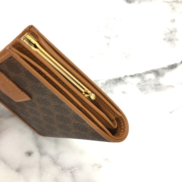 CELINE　セリーヌ　マカダム　ブラゾン型押し　スクエア　コンパクトウォレット　財布　ブラウン　6warf7