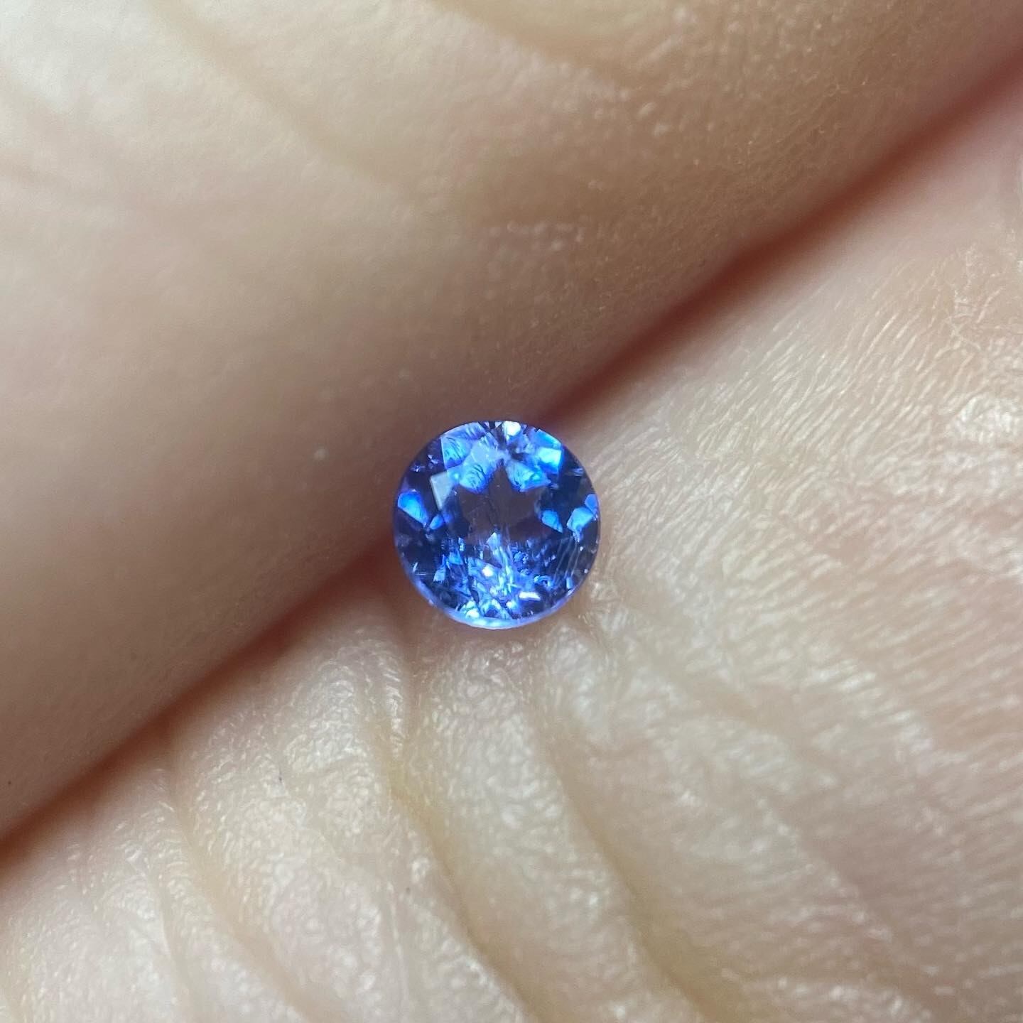 澄み渡る美しいブルー ベニトアイト2